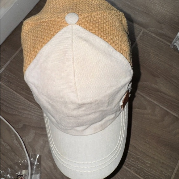 Stylish Roxy Incognito Patterned Trucker Hat white/tan/ multi floral women’s O/S - Picture 3 of 9